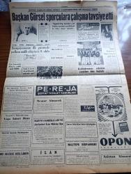 Cumhuriyet Gazetesi - 22 Temmuz 1962 - Nadir Nadi Köşe Yazısı - Okuma Yazma Bilmeyenlerin Sayısı Yeniden Artıyor - Gerur Karakolumuzu Kızıl Pilotun Kasten Bombaladığı Tesbit Edildi - İsmet İnönü Karadeniz Gezisine Çıkıyor - Karapınar Bölgesini Çölleşmeden Kurtarma Planı Kanuni Formaliteleri Bekliyor - Kalkınma Ne Demek Yazan İlhan Selçuk Köşe Yazısı - Gecenin Ucundaki Işık Yazan Peride Celal Yazı Dizisi - Milli Türk Talebe Birliği İdarecileri İtham ediliyor - Laos'un Tarafsız Bir Devlet Olmasına Dün Karar Verildi - 1962 1963 Yunus Nadi Armağanı Makale Yarışması Sosyalizminin Modası Geçmiştir Yazan Samim Anday - Haftanın Şakaları Yazan Burhan Felek Köşe Yazısı - Bay Oscar Karikatür - Jane'in Kızı Çizgi Roman - Resimli Roman Melun Kız Çizen Yves Sayol Yazı Dizisi - General Motors'un Yıllık Hasılat Tutarı Türkiye Milli Bütçesinin 11 Misli - Milletlerarası Bir Öğrenci Köyü Kuruluyor - Başkan Cemal Gürsel Sporculara Çalışma Tavsiye Etti - Avrupa Yelken Şampiyonası Östend'te Başladı