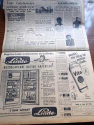 Cumhuriyet Gazetesi - 11 Temmuz 1962 - Sakat Hukuk Anlayışı Yazan Feridun Ergin Köşe Yazısı - Basın Savcılığı Yeniden Yedi İstanbul Gazetesi Hakkında Tahkikat Açtı - Dün İfadeleri Alınan Yazı İşleri Müdürleri Talat Aydemir'in Verdiği Beyanatı Neşirden Sorumlu Tutuluyor - İsmet İnönü Erzuruma Gidiyor Bakanlar Geziye Çıkıyorlar - Köpek Vergisi Alma Yolu - İstanbul'da Cinsi Suçlar Çoğalıyor - Dördüncü Levent'te Bir Gecekondu Mahallesi - Amerika'dan Yapılacak Televizyon Yayınları Avrupa'da Seyredilecek - Sümerbank 19 Lira 75 Kuruştan Poplin Gömlek Satışına Başladı - Gecenin Ucundaki Işık Yazan Peride Celal Yazı Dizisi - Usta Avcı Yazan İlhan Selçuk Köşe Yazısı - Onikinci Türk Birliği Güney Kore'den Ayrıldı - Burhan Felek Köşe Yazısı - Bay Oscar Karikatür - Profesör Nümbüs'ün Maceraları Çizgi Roman - Resimli Roman Melun Kız Çizen Yves Sayol - Futbolcu Talat Galatasaray'a İstifasını Gönderiyor - Rıfat Çalışkan'ın Birinci Olduğu Bisiklet Şampiyonasında İki Bisikletçi Yaralandı - Vita Yağ