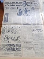 Cumhuriyet Gazetesi - 12 Temmuz 1962 - Nadir Nadi Köşe Yazısı - Başbakan İsmet İnönü Erzurum'a Kısmen Kendi Kullandığı Uçakla Gitti - Türk Silahlı Kuvvetleri Komuta Kademelerine Tayinler Yapıldı - Ankara'da Üç Ayrı Ağır Ceza Mahkemesi 57 Demokrat Parti İleri Gelenini Yargıladı - Avrupalılar Amerikan Televizyon Yayınını Dün İlk Defa Takip Ettiler - Bütün Öğretmenlere Komünist Diyen Senatör Ömer Lütfü Bozcalı - Cezayir'de 300 Müslümanın İdam Edileceği Açıklandı - İlhan Selçuk Köşe Yazısı - Gecenin Ucundaki Işık Yazan Peride Celal Yazı Dizisi - İstanbul Üniversitesi Nasıl Açılmıştı Yazan Emin Ali Çavlı - İspanya Diktatörü Franco Halefini Tayin Etti -  Uzun Ömürlü Bir Bahçe Çiçeği Floks Yazan Mevlüt Baysal - Bay Oscar Karikatür - Resimli Roman Melun Kız Çizen Yves Sayol Yazı Dizisi - Fenerbahçeli Kaleci Özcan Şengül'ün Gün Geçtikçe Fiyatı Düşüyor - İsrailli Atletler Bugün Geliyor - Fenerbahçe Atletizm Pisti Tamamlanıyor - Galatasaray Metin Oktay Meselesini Halledecek - Atlet Gürkan Çevik