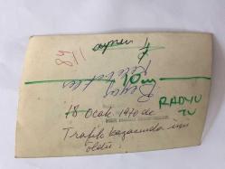 EFSANE MÜZİK GRUBU BEYAZ KELEBEKLER'İN NADİR BİR ORİJİNAL FOTOĞRAFI, 14 x 9 cm EBADINDA, SİYAH & BEYAZ - BEYAZ KELEBEKLER'İN 1960'LARDA TOPLUCA ÇEKİLDİKLERİ ÇOK GÜZEL BİR FOTOĞRAF, AZİZE GENCEBAY, ERCÜMENT ATEŞ, RIFAT EKE, ALTAN EKE, BEHZAT KUTLUBAĞ, ENDER AKACAN, BÜLENT ORTAÇ, STÜDYO TAÇ