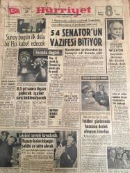 HÜRRİYET GAZETESİ 31 MART 1966 YIL :18 SAYI :6437---Sunay bugün ilk defa bir elçi kabul edecek --54 Senatör ün vazifesi  bitiyor --8,5 yıl sonra dışarı gidecek işçiler sıra beklemeyecek --Clay ,15 raund da Chuvalo yu  ancak sayı ile yendi ---Wilson :Gayemiz  borçsuz bir devlet  olmak dedi ---Felaket  günlerinde kocasına  destek  olmasını isterdim ---Yeniden 20 Migros  mağazası açılıyor ---Kanserli  eşini öldüren işçi serbest bırakıldı ---G.Birliği :1 İzmirspor :0 --Türkiye Ligi için formül  aranıyor --Beşiktaş Suat ,Yusuf ,Sanlı  ve Ahmet i dinlendirecek ---14 K.Paşalı futbolcu  futbol federasyonunu dava ediyor --Basketbolda :Fenerbahçe  Galatasaray  ı 71-70 yendi ---Popüler sanatkar : Erol Büyükburç ---Diyar diyar  dolaşan  amalar  toplanıp  saz heyeti kuracak ---Kız soyan papaz  Kuriz ile Afyoncu  kesiş Sımeon yakayı ele verdi --Sunay ,Demirel ve İnönü nün  eşlerinin  adı  üçüzlere verildi ----Ankaralı bütün kadınlar kanser  muayenesine tabi tutulacak ---