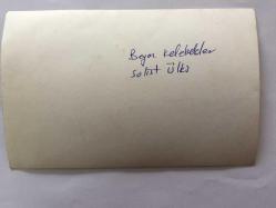 EFSANE MÜZİK GRUBU BEYAZ KELEBEKLER'İN ÇOK NADİR 3'LÜ ORİJİNAL FOTOĞRAF SETİ, 18 x 12 ve 14 x 9 cm EBADINDA, SİYAH & BEYAZ - BEYAZ KELEBEKLER'İN SOLİSTİ ÜLKÜ ÜST İLK DEFA DENİZE GİRERKEN ÇEKİLMİŞ 3 ÖZEL KARE, ÜLKÜ ÜST KUMSALDA ÇOCUKLARLA VAKİT GEÇİRİRKEN, 1970'LER