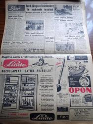 Cumhuriyet Gazetesi - 7 Temmuz 1962 - İkinci Koalisyon İçin Bugün Güven Oylaması Yapılıyor - 14'lerden Bir Parti Kurmaları İstendi - Cüzzamlılar İstanbul İçin Ciddi Tehlike Arzediyor - Brezilya'da Aç Köylüler Yiyecek Satan Yerlere Ve Dükkanlara Hücum Etti - Meclis Tahkikatı Konusunda Adalet Partisi Öç Almaya Başladı - Gecenin Ucundaki Işık Yazan Peride Celal Yazı Dizisi - Hür Cezayir Yazan İlhan Selçuk Köşe Yazısı -  Açıklığa Doğru Yazan Melih Cevdet Anday - Bira Şişesi Depozitosu 25 Kuruş Artırıldı - Fransız Meclisi Gizli Ordu Başkanı Bidault'un Dokunmazlığını Kaldırdı - 2000 Yılında Nasıl Yaşanacak - Bay Oscar Karikatür - Profesör Nümbüs'ün Maceraları Çizgi Roman - Resimli Roman Melun Kız Çizen Yves Sayol Yazı Dizisi - Briç Yazan Haluk Eratak - Tarık Kutver Dün Gece Galatasaray İle Mukavele İmzaladı - Yugoslav Antrenör Ognanov Türkiye'ye Gelmek İstiyor - Avrupa Şampiyon Kulüpler Turnuvasında Galatasaray'ın Rakibi Bükreş Dinamo - Milli Okçuluk Ekibi Bugün Paris'e Gidiyor - Linde