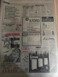 HÜRRİYET GAZETESİ 17 NİSAN 1967 YIL :19 SAYI :6811--Feyzioğlu :Yılmadan mücadele edeceğiz dedi --Esat Selçuk  hapishanede  deli numaraları yapıyor : On binlerce suçlu gördüm böyle bir adama ilk defa rastlıyorum  --Özkan ,bir  çırpıda altı hastaneyi daha gece kontrol etti ---Üskidar da oturak alemi yapılan tek  evi de polisler bastı ---Feyzioğlu na Kayseri de  yapılan tezahürat genel merkezi kızdırdı ---Kraliçe  seçilen 10 firma ile birer film çevirip 100 bin lira alacak --İnönü : Bu  iş kurultay da bitecek dedi ---Ham petrol fiyatlarını  indirilecek ---İngiliz kızlarını  satan bir şebeke varmış ---Altay ,Fenerbahçe  yi de yendi :2-1--Beşiktaş :0 PTT :0 --Galatasaray :0 Ankaragücü :0--İstanbul spor : 0 Demirspor :0--Şevket ustanın  yaptığı altın kaplama alem İstanbul  un üstüne yerleşti --8 Hemşireyi öldüren  katil idama mahkum edildi --