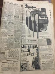 HÜRRİYET GAZETESİ 26 ARALIK 1967 YIL : 20 SAYI :7064 -Rum askeri hala silahtan  tecrit  edilmedi --Polis ,Vural ın izini bulamadı --Fıstık tüccarını öldüren çocuk babama bu iş için 30 bin lira verdiler dedi ---Amerika da korkunç bir sabotaj  şebekesi yakalandı--Markların trende  bozduran 236 işçi 4,5 milyon lira aldı --ldı ---Tipiye tutulan beş köylü donarak öldü --Karlı bir gecede parkta sevgilisini öldüren gence ,30 yıl hapis  verildi ---Amerika da Noel tatilinin iki gününde 486 kişi trafik kazasına kurban gitti--Molnar :Afrika da bile böyle  seyirci yoktur --Yabancı futbolcular için yaş haddi konacak --Şampiyonluğa gidenler için hadise çıkarmak adet oldu --UEFA Futbol Federasyonuna 145 bin lira yardımda  bulundu --Voyvodina Antrenörü Göztepe yi formsuz buldu ---Baraj sayesinde medeniyete kavuştular --