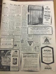 HÜRRİYET GAZETESİ 15 HAZİRAN 1967 YIL :19 SAYI :6809--8 ler ,58 ler oldu --Sunay Ankara ya döndü ---kesik baş üzerinde yapılan ilk otopsi cinayet  ihtimalini kuvvetlendirdi--Taş yürekli anaların bıraktığı  iki yavruya polis mama  pişiriyor --Katil Ali polisin  yanından fırlayıp  kendini  denize attı --İşçiler için sigortadan  ayrı olarak yardım kurumu kurulacak ---Bir kadın uğruya  yuvasını yıktığı dostunu tabancayla  yaraladı---Bakanlık İETT idaresine 300 yeni otobüs  alıyor---Almanlara göre Türkiye turist cenneti ---Spayiçson ihtarı çekti ---Gümüşdere  ilk defa spor fotoğrafları sergisi açtı --Fenerbahçe  İzmir e gitti --Feriköy -İzmirspor oynuyor --Yılda ne kazanıyorlar ? Avrupa nın en pahalı şarkıcıları --Milko Skofic güzel Gina yı bu kız için  bırakıp gitti --Sahte  ilkokul diplomalı 6 din adamı  tevkif edildi ---Adenauer in sağlık durumu çok ağır ---