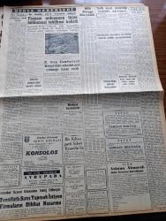 Cumhuriyet Gazetesi - 8 Aralık 1960 - Milli Birlik Komitesi Kurucu Meclis Yasasını Kabul Etti - Devlet Teşekküllerinin Bünyeleri Düzeltilecek - Yüksek Adalet Divanı Başkanı Salim Başol Ve Arkadaşları Tiyatroya Gittiler - Yeşilhisar ile Geyikli Dosyaları Divan'a verildi - SEKA İşletmesi Genel Müdürü Enver Atafırat Ve Arkadaşları Dünkü Duruşmalarında - Adnan Menderes'i Karşılamak İçin SEKA'da Yapılan Yolsuzluk - 191 Düşük'ün Gayrimeşru Servetleri 75,827,404 Lira - 10. Köy Yazan Fakir Baykurt Yazı Dizisi - 1860 Yılında İstanbul Yazan Haluk Y. Şehsuvaroğlu - Fransız Ordusunun İkiye Bölünmesi Tehlikesi Belirdi - Burhan Felek Köşe Yazısı - Patti Çizgi Roman - Resimli Roman Başkasının Günahı Çizen Yves Sayol Yazı Dizisi - Bay Oscar Karikatür - Profesör Nümbüs'ün Maceraları Çizgi Roman - Tunus Spor Festivaline Genç Takımımız  Katılacak -  Galatasaray Dün Gidemedi Bugün Hareket Ediyor - Sporda Eksiğimiz Doktor