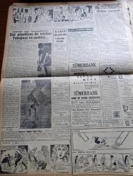 Cumhuriyet Gazetesi - 8 Aralık 1960 - Milli Birlik Komitesi Kurucu Meclis Yasasını Kabul Etti - Devlet Teşekküllerinin Bünyeleri Düzeltilecek - Yüksek Adalet Divanı Başkanı Salim Başol Ve Arkadaşları Tiyatroya Gittiler - Yeşilhisar ile Geyikli Dosyaları Divan'a verildi - SEKA İşletmesi Genel Müdürü Enver Atafırat Ve Arkadaşları Dünkü Duruşmalarında - Adnan Menderes'i Karşılamak İçin SEKA'da Yapılan Yolsuzluk - 191 Düşük'ün Gayrimeşru Servetleri 75,827,404 Lira - 10. Köy Yazan Fakir Baykurt Yazı Dizisi - 1860 Yılında İstanbul Yazan Haluk Y. Şehsuvaroğlu - Fransız Ordusunun İkiye Bölünmesi Tehlikesi Belirdi - Burhan Felek Köşe Yazısı - Patti Çizgi Roman - Resimli Roman Başkasının Günahı Çizen Yves Sayol Yazı Dizisi - Bay Oscar Karikatür - Profesör Nümbüs'ün Maceraları Çizgi Roman - Tunus Spor Festivaline Genç Takımımız  Katılacak -  Galatasaray Dün Gidemedi Bugün Hareket Ediyor - Sporda Eksiğimiz Doktor