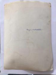 EFSANE MÜZİK GRUBU BEYAZ KELEBEKLER'İN ÇOK NADİR BİR ORİJİNAL FOTOĞRAFI, 24 x 18 cm EBADINDA, SİYAH & BEYAZ - BEYAZ KELEBEKLER'İN SOLİSTİ ÜLKÜ ÜST'ÜN KAZADAN SONRA HASTANEDE TEDAVİ EDİLİRKEN ÇEKİLMİŞ BÜYÜK BOY BİR FOTOĞRAFI, 1970