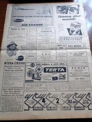 Cumhuriyet Gazetesi - 26 Ekim 1960 - Patrik Athenagoras Ekrem Alican Turan Güneş Ve Emekli Bir General Dün Sanıkları İtham Ettiler - Patrik Athenagoras Tercümanları İle Tanık Kürsüsünde Fotoğraf - 6 7 Eylül Davası Son Safhaya Girdi - Milli Birlik Komitesinin Üyeleri Emekliye Ayrılıyor - Yassıada İntibaları Yazan Cevat Fehmi Başkut ve Yaşar Kemal - Davalar Bakılış Sırasına Göre 14 Kısma Ayrıldı - Karamanlis Adnan Menderes'i İkaz Etmiş - İsviçreli Hukukçu R. Nickolett Salim Başol'a Hayran - İnkılap Ve Mahkemeler Alman Televizyonunda - Bebek Davası - Sabah Şarkısı Yazan Taylor Caldwell Yazı Dizisi - Çocuk Mahkemesi Kurulması Yolunda Çalışmalar - Burhan Felek Köşe Yazısı - 500 Yıl Sonra Dünyamıza Sığmayacağız - A Milli Takım 4 Beyoğluspor 0 - Göztepe 3 Feriköy 1 - Edison Ampul - Nivea Krem - Terta Sinema Makinesi - Air France - Milli Birlik Komitesi Üyelerinden Muzaffer Özdağ - Irak'ta Muhtemel Bir İhtilal Görüldü - Yurdun Bazı Bölgelerinde Devlet Eczaneler Açacak - Petrol Ofis