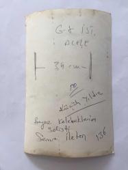 EFSANE MÜZİK GRUBU BEYAZ KELEBEKLER'İN ÇOK NADİR BİR ORİJİNAL FOTOĞRAFI, 18 x 12 cm EBADINDA, SİYAH & BEYAZ - BEYAZ KELEBEKLER'İN SOLİSTİ SEMRA İLETEN'İN SAHNEDE ŞARKI SÖYLERKEN ÇEKİLMİŞ BİR FOTOĞRAFI, 1970'LER