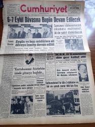 Yunan Havası Yazan Nadir Nadi Köşe Yazısı - 6 7 Eylül Davasına Bugün Devam Edilecek - Yolsuzluk Davasının Sanıkları Dün İzmit'teki Duruşma Sırasında Fotoğraf -  Kemal Aygün Ve Bazı Müdürlere Ait Davaya İzmit'te Devam Edildi - Atatürk Üniversitesinde Konuşan Cemal Gürsel Kurtuluşumuz Atatürk'ün İzinden Gitmeye Bağlıdır - 1960 Nobel Edebiyat Mükafatını Kazanan Fransız Şairi Saint John Perse - Milli Birlik Komitesi Af Kanununu Dün Gece Kabul Etti - Anayasa Semineri Devam Ediyor - Düşük İzmir Belediye Başkanı Faruk Tunca'ya Verilen Rüşvet Yazan Seyfettin Akersin - Kongo Birleşmiş Milletler Aleyhinde Çalışıyor - Bay Oscar Karikatür - Profesör Nümbüs'ün Maceraları Çizgi Roman - Kraliçe Elizabeth Ölüm Tehlikesi Atlattı - Hac İçin Döviz Ger Verilmiyor - Tiyatro Şair Ruhu Ve Kanaviçe Yazan Lütfi Ay - Resimli Roman Başkasının Günahı Çizen Yves Sayol - Kıbrıs'ta Lig Heyecanlandı - Doğan Türk Birliği Bu Senede Favori - Fevzi Uman Basın Toplantısı Yaptı B Futbol Takımı Dün Akşam İlan Edildi