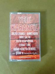 YEDİ KARANFİL - ZÜLFÜ LİVANELİ, AHMET KAYA, EMRE SALTIK, FATİH KISAPARMAK, FERHAT TUNÇ, HASAN HÜSEYİN DEMİREL VE ŞİVAN'IN BESTELERİYLE - KASET