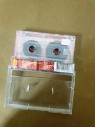 YEDİ KARANFİL - ZÜLFÜ LİVANELİ, AHMET KAYA, EMRE SALTIK, FATİH KISAPARMAK, FERHAT TUNÇ, HASAN HÜSEYİN DEMİREL VE ŞİVAN'IN BESTELERİYLE - KASET