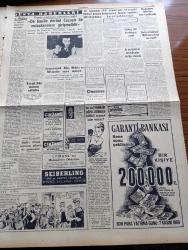 Cumhuriyet Gazetesi - 5 Kasım 1960 - Hasan Polatkan'ın Yolsuzluk Davasına Dün Sabah Başlandı - Hasan Polatkan Ve Vinileks Şirketi Ortakları Bütün İddiaları Reddettiler - Vinileks Yolsuzluğu Sanıkları Yassıada'daki Dünkü Duruşma Sırasında Sanık Mahallinde Fotoğraf - Yassıada İntibaları Yazan Yaşar Kemal - Yassıada'yı İdare Edenler Yassıada Kumandanı Yarbay Tarık Güryay - Türkiye Nike Füze Taburu Amerika'da Başarılı Atışlar Yaptı Ve Döndü - Rusya'da Hükümet Darbesi Söylentileri - Sabah Şarkısı Yazan Taylor Caldwell Yazı Dizisi - Amerikan Seçimlerini Kim Kazanacak - Fransız Müslüman Mebusların Teklifi De Gaulle Derhal Cezayir İle Müzakerelere Girişmelidir - At Yarışlarını Belediyeler Tertip Edecek - Milli Birlik Üyesi Kurmay Albay Alparslan Türkeş Bir Konferans Verdi - Başkasının Günahı Çizen Yves Sayol - İstanbul Ankara Radyosu Programı - Yelkende Büyük Temaslar Yunan Veliahtı Constantin Geliyor - Her Şeye Rağmen Dev Basketbol Maçı Fenerbahçe Galatasaray - Şeref Görkey Beşiktaş'a Menajer
