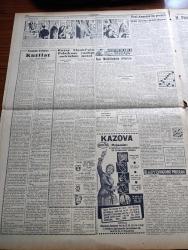 Cumhuriyet Gazetesi - 5 Kasım 1960 - Hasan Polatkan'ın Yolsuzluk Davasına Dün Sabah Başlandı - Hasan Polatkan Ve Vinileks Şirketi Ortakları Bütün İddiaları Reddettiler - Vinileks Yolsuzluğu Sanıkları Yassıada'daki Dünkü Duruşma Sırasında Sanık Mahallinde Fotoğraf - Yassıada İntibaları Yazan Yaşar Kemal - Yassıada'yı İdare Edenler Yassıada Kumandanı Yarbay Tarık Güryay - Türkiye Nike Füze Taburu Amerika'da Başarılı Atışlar Yaptı Ve Döndü - Rusya'da Hükümet Darbesi Söylentileri - Sabah Şarkısı Yazan Taylor Caldwell Yazı Dizisi - Amerikan Seçimlerini Kim Kazanacak - Fransız Müslüman Mebusların Teklifi De Gaulle Derhal Cezayir İle Müzakerelere Girişmelidir - At Yarışlarını Belediyeler Tertip Edecek - Milli Birlik Üyesi Kurmay Albay Alparslan Türkeş Bir Konferans Verdi - Başkasının Günahı Çizen Yves Sayol - İstanbul Ankara Radyosu Programı - Yelkende Büyük Temaslar Yunan Veliahtı Constantin Geliyor - Her Şeye Rağmen Dev Basketbol Maçı Fenerbahçe Galatasaray - Şeref Görkey Beşiktaş'a Menajer
