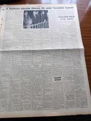 Cumhuriyet Gazetesi - 5 Kasım 1960 - Hasan Polatkan'ın Yolsuzluk Davasına Dün Sabah Başlandı - Hasan Polatkan Ve Vinileks Şirketi Ortakları Bütün İddiaları Reddettiler - Vinileks Yolsuzluğu Sanıkları Yassıada'daki Dünkü Duruşma Sırasında Sanık Mahallinde Fotoğraf - Yassıada İntibaları Yazan Yaşar Kemal - Yassıada'yı İdare Edenler Yassıada Kumandanı Yarbay Tarık Güryay - Türkiye Nike Füze Taburu Amerika'da Başarılı Atışlar Yaptı Ve Döndü - Rusya'da Hükümet Darbesi Söylentileri - Sabah Şarkısı Yazan Taylor Caldwell Yazı Dizisi - Amerikan Seçimlerini Kim Kazanacak - Fransız Müslüman Mebusların Teklifi De Gaulle Derhal Cezayir İle Müzakerelere Girişmelidir - At Yarışlarını Belediyeler Tertip Edecek - Milli Birlik Üyesi Kurmay Albay Alparslan Türkeş Bir Konferans Verdi - Başkasının Günahı Çizen Yves Sayol - İstanbul Ankara Radyosu Programı - Yelkende Büyük Temaslar Yunan Veliahtı Constantin Geliyor - Her Şeye Rağmen Dev Basketbol Maçı Fenerbahçe Galatasaray - Şeref Görkey Beşiktaş'a Menajer