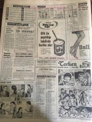 HÜRRİYET GAZETESİ 9 KASIM 1967 YIL :20 SAYI :7017--Bir milyon liralık kaçak saatle yakalandı --Özel yüksel okullar için CHP meclis  araştırması  isteyecek --Samsun sular altında  kaldı ---Nişanlısını öldürmek için Samsun dan gelen  kız Kadıköy de  bulundu --Bayan Tural çocuk hasretini  öğrencileri ile gideriyor --Buzdolabı  ,radyo ,dikiş ve çamaşır  makineleri  fiyatları da indirilecek ---Sabıkalı  yankesici Ankara dan İstanbul a geldiğine  bin pişman oldu --Asfalt Osman Berber Nuh Yüzünden  Haysiyet Divanına Verildi ---Dört yaşındaki oğlunu bavul içinde  Bulgaristan dan İtalya ya  kaçırdı ---Kul Mustafa sazına güvenen aşıkları Toroslara çağırdı ---Hindistan da güreşlere  ilgi çok az --Beşiktaş endişeli ---Boluspor ,Lefter  i Trabzon maçında  oynatmak istiyor ---Feriköy ,Düzce  yi 3-0 yendi ---4 Adım kaidesi değişti --Çocuklar için yapılan oyuncaklar büyüklerin işine de yarayacak --Borazan Efe ye 45 yıl sonra  maaş bağlandı --Alaçam da sel 4 kişi öldü ---