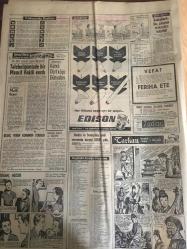 HÜRRİYET GAZETESİ 22 ARALIK 1967 YIL :20 SAYI :7060---Gangster İrfan Vural üç arkadaşı ile birlikte  gardiyanı vurup kaçtı --Kış Bastırdı --Kralın 3 gün sonra Atina ya dönmesi ihtimal dahilinde ---Kalbi değiştirilen hasta 18 gün yaşadıktan sonra öldü --İranlı çingene tırnakçılarda  100 bin lira  yabancı para bulundu --95 Yıllık Darüşşafaka Üniversite  oluyor --Kara saplanan jandarma konvoyu ancak 6 ay sonra kurtarılabilecek --Bir mebus maaşlarımız azdır dedi --Komünist Çin de çarpışmalar oluyor --Castro ile arası açıldığı için ceza olarak sakalı kestirildi ---Beşiktaş ligin ilk devresini lider bitirecek --Molnar Fenerbahçe tekke değildir dedi --Ruslar Amerikalı Yüzücü Yılın Sporcusu Seçti ---Güzel bacaklı İngiliz kızları  uzun etek modasını beğenmedi --Bir kadın dondu --Rumlarla aralarında kavga çıkan 100 Barış Gücü askerinin  ifadeleri alınıyor ---Radyo Programları --Doktorlar  sıra ile Doğu da görev alacak --Bina ve arazi  vergileri artırılacak ---