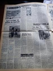 Vatan Gazetesi - 28 Eylül 1954 - Markos Ve Makarios Yazan Ahmet Emin Yalman Köşe Yazısı - Türkiye'de Kıbrıs'a Bir Mesaj Gönderildi - Celal Bayar El İşlerinin Önemini Belirtti - Dokuzlar Bugün Toplanıyor - Milli Tıp Kongresi İzmir'de Açıldı - Canlı Hayvan İhracına İzin Verildi - Titanik'ten Sonra En Büyük Deniz Faciası - Amerikalı İktisatçı Max Thornburg Dün İstanbul'a Geldi - Milli Tıp Kongresi İzmir'de Açıldı - Bu Toprak Uyanacaktır Yazan Muzaffer Buyrukçu Yazı Dizisi - Küçük Sahnede Hamlet - Şaraplarımıza Talip Var - İngiltere'de Bir Vampir Aranıyor - Hoş Memo Karikatür - Hüzün Veren Komedi Filmi Dümbüllü Tarzan Oynayanlar İsmail Dümbüllü ve Mürvet Sim - Celal Bayar'la Yugoslavya'da Yazan Tunç Yalman Yazı Dizisi - Sinema Tenkidleri - Kleopatra Yazan Emil Ludwig Yazı Dizisi -  O Gün Hitler Uyuyordu Yazan Yüzbaşı Lidell Hart Yazı Dizisi - Kader Feneri Yazan Jean Martet Yazı Dizisi - Bölge Yüzme Final Yarışmaları Başladı - İran'ın Basketbol Şampiyonu TAC Geliyor
