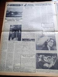 Vatan Gazetesi - 30 Eylül 1954 - Kıbrıs Siyasetimiz Yazan Ahmet Emin Yalman Köşe Yazısı - Batı Almanya'nın NATO'ya Girmesine Fransa Razı - Maliye Bakanı Hasan Polatkan Amerikalı İktisatçı Max Thornburg'la Görüştü - Makarios Bu Sefer Tehdit De Ediyor - Sadıkzade Nazım Şilebinin Battığı Anlaşıldı - Kasım Gülek Seçimlere Gireceğiz Dedi - Türk Havacıları Altı Kupadan Üçünü Kazandı - Sivas'ta Uranyum Madeni Bulundu - Bu Toprak Uyanacaktır Yazan Muzaffer Buyrukçu Yazı Dizisi - Ingrid Bergman'ın Yeni Filmi Tamamlandı - Türk Musikisi Yayını Yeniden Tanzim Edilecek - Mesut Cemil Ve Münir Nurettin Selçuk Bu Hususta Dün İzahat Verdiler - Fransa'da Uçan Daire Ve Cisimler Görüldü - İran Komünist Partisi Lideri Yahya Hudanabhad Tevkif Edildi - Celal Bayar'la Yugoslavya'da Yazan Tunç Yalman Yazı Dizisi - Kleopatra Yazan Emil Ludwig Yazı Dizisi - Galatasaray Istanbul Yüzme Şampiyonu Oldu - Kader Feneri Yazan Jean Martet Yazı Dizisi - Yüzen Mayo - Milli Takım Kampı Mona Palas Otelinde Devam Etmektedir