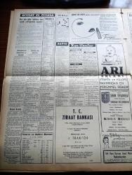 Vatan Gazetesi - 30 Eylül 1954 - Kıbrıs Siyasetimiz Yazan Ahmet Emin Yalman Köşe Yazısı - Batı Almanya'nın NATO'ya Girmesine Fransa Razı - Maliye Bakanı Hasan Polatkan Amerikalı İktisatçı Max Thornburg'la Görüştü - Makarios Bu Sefer Tehdit De Ediyor - Sadıkzade Nazım Şilebinin Battığı Anlaşıldı - Kasım Gülek Seçimlere Gireceğiz Dedi - Türk Havacıları Altı Kupadan Üçünü Kazandı - Sivas'ta Uranyum Madeni Bulundu - Bu Toprak Uyanacaktır Yazan Muzaffer Buyrukçu Yazı Dizisi - Ingrid Bergman'ın Yeni Filmi Tamamlandı - Türk Musikisi Yayını Yeniden Tanzim Edilecek - Mesut Cemil Ve Münir Nurettin Selçuk Bu Hususta Dün İzahat Verdiler - Fransa'da Uçan Daire Ve Cisimler Görüldü - İran Komünist Partisi Lideri Yahya Hudanabhad Tevkif Edildi - Celal Bayar'la Yugoslavya'da Yazan Tunç Yalman Yazı Dizisi - Kleopatra Yazan Emil Ludwig Yazı Dizisi - Galatasaray Istanbul Yüzme Şampiyonu Oldu - Kader Feneri Yazan Jean Martet Yazı Dizisi - Yüzen Mayo - Milli Takım Kampı Mona Palas Otelinde Devam Etmektedir