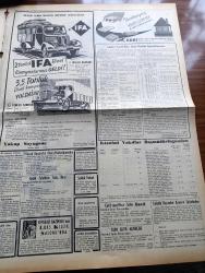 Vatan Gazetesi - 26 Ekim 1954 - Hürlerin Bayramı Yazan Ahmet Emin Yalman Köşe Yazısı - İstanbul Belediye Başkanı Şubat'ta Seçilecek - Tito Rus Siyaseti Değişti Diyor - Amerika'da Türkiye'ye İhracat Yapacakları Kredi Açılıyor - Yeni Verem İlacının Tecrübesi Ümitli - Kürtaj Davasına Dün Yeniden Başlandı - Kıbrıs Meselesi Avam Kamarasında - Otomobil Sevdası Yazan İsmail Ateş Yazı Dizisi - Florence Nightingale'in Geliş Yıldönümü Programı - Hoş Memo Karikatür - Gölpazarında Uçan Puro Görüldü - Kleopatra Yazan Emil Ludwig Yazı Dizisi - Pasolar Tek Tip Olacak - Galatasaray Amatör Muhtelit Bugün Karşılaşıyor -  Sinema Tenkidleri Yazan Oktay Akbal - Dünya Basketbol Şampiyonası - Elektrik Ampulünün İcadının Yıldönümü - Hitler'in Doğduğu Ev Yine Meyhane Oluyor - Ankara İstanbul İzmir Radyosu Programı - IFA Dizel Kamyonlarımız - Arı Bisküvileri - Berta Yağ - Yuvanızı Zevkinize Göre Rübi Süsler - Ölüm Hücresi Adlı Eserin Yazarı İdam Mahkumu Chessman'ın Son Talebi De Reddedildi - Nedim Ökmen