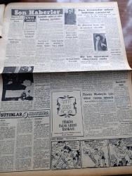 Vatan Gazetesi - 26 Kasım 1954 - Dördüncü Kuvvet Yazan Ahmet Emin Yalman Köşe Yazısı - Kira Tasarısı Yakında Büyük Millet Meclisine Veriliyor - Elmalı Bendinde 6 Günlük Su Kalmış - Türk Dansözü Necla Ateş İyice Meşhur Oldu - Batı Trakya'da Neler Oluyor Yazan Burhan Arpad Yazı Dizisi - Bedii Faik'in Tahliye Talebi Reddedildi - Nihat Erim'in İktidarla Anlaşma İstiyor - Sinema Yıldızı Rita Hayworth İle Ali Han'ın Para Anlaşması - Kıbrıs Müftüsü Dana Amerika'ya Davet Edildi - Otomobil Sevdası Yazan İsmail Ateş Yazı Dizisi - Ekmekler Yenmez Halde Çıkarılıyor - Kızıl Çin Ve 13 Amerikalı Asker Meselesi Büyüyor - Mısır Başbakanı Cemal Abdülnasır'ı Öldürmek Suçlamasıyla Hasan Hudeybi  İçin Ölüm Cezası İstendi - Kleopatra Yazan Emil Ludwig Yazı Dizisi - Hitler'in Fotoğrafçısı Horffman Anlatıyor - Sabahçı Kahveleri Yazan Cengiz Tuncer - Sir Julius Levy'nin Yükselişi Yazan Daphne Du Maurier Yazı Dizisi - Vörös Lobogo Galatasaray'ı Dün 7 0 Mağlup Etti -Hilton Oteli Haziran Ayında Merasimle Açılıyor