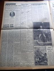 Vatan Gazetesi - 31 Ekim 1954 - Mısır Başbakanı Cemal Abdülnasır Müslüman Kardeşlere İhtarda Bulundu - Hayırsever İhsan Mermerci'nin Yaptırdığı Verem Pavyonu Açıldı - İstanbul Emniyet Müdürü Alaettin Eriş Merkeze Alındı - Ana Çizgileriyle İktisadi İstiklal Mücadelemiz 3 Yazan Ahmet Emin Yalman Köşe Yazısı - Cumhurbaşkanı Celal Bayar Orduyu Tebrik Etti - Moskova Radyosu Neşriyatı Üzerinde Duruluyor - İstanbul Üniversitesi Açılışı Arifesinde Gerginlik - Tahran'da Altı Subay Daha Kurşuna Dizildi - Otomobil Sevdası Yazan İsmail Ateş Yazı Dizisi - Adenauer Saar Anlaşması Yeni Bir Devir Açtı Diyor - Marilyn Monroe Boşandı Diye İntihar Eden Kadın - Anka Ajansına Göre Franco Türkiye'ye Gelecek - Sarışın Bomba Marilyn Monroe'nun Son Filmi Fotoğraf - Osmanlı Tarihinden Sayfalar Yazan Feridun Fazıl Tülbentçi Yazı Dizisi - Kleopatra Yazan Emil Ludwig Yazı Dizisi - Kader Feneri Yazan Jean Martet Yazı Dizisi - Gripin - Squibb İlaçları - Fosfatin Falyer Çocuk Maması - Chirana Diş Tababeti Cihazları