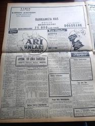 Vatan Gazetesi - 31 Ekim 1954 - Mısır Başbakanı Cemal Abdülnasır Müslüman Kardeşlere İhtarda Bulundu - Hayırsever İhsan Mermerci'nin Yaptırdığı Verem Pavyonu Açıldı - İstanbul Emniyet Müdürü Alaettin Eriş Merkeze Alındı - Ana Çizgileriyle İktisadi İstiklal Mücadelemiz 3 Yazan Ahmet Emin Yalman Köşe Yazısı - Cumhurbaşkanı Celal Bayar Orduyu Tebrik Etti - Moskova Radyosu Neşriyatı Üzerinde Duruluyor - İstanbul Üniversitesi Açılışı Arifesinde Gerginlik - Tahran'da Altı Subay Daha Kurşuna Dizildi - Otomobil Sevdası Yazan İsmail Ateş Yazı Dizisi - Adenauer Saar Anlaşması Yeni Bir Devir Açtı Diyor - Marilyn Monroe Boşandı Diye İntihar Eden Kadın - Anka Ajansına Göre Franco Türkiye'ye Gelecek - Sarışın Bomba Marilyn Monroe'nun Son Filmi Fotoğraf - Osmanlı Tarihinden Sayfalar Yazan Feridun Fazıl Tülbentçi Yazı Dizisi - Kleopatra Yazan Emil Ludwig Yazı Dizisi - Kader Feneri Yazan Jean Martet Yazı Dizisi - Gripin - Squibb İlaçları - Fosfatin Falyer Çocuk Maması - Chirana Diş Tababeti Cihazları