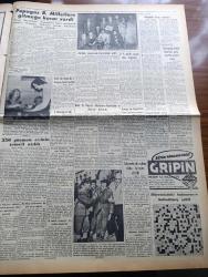 Vatan Gazetesi - 31 Ekim 1954 - Mısır Başbakanı Cemal Abdülnasır Müslüman Kardeşlere İhtarda Bulundu - Hayırsever İhsan Mermerci'nin Yaptırdığı Verem Pavyonu Açıldı - İstanbul Emniyet Müdürü Alaettin Eriş Merkeze Alındı - Ana Çizgileriyle İktisadi İstiklal Mücadelemiz 3 Yazan Ahmet Emin Yalman Köşe Yazısı - Cumhurbaşkanı Celal Bayar Orduyu Tebrik Etti - Moskova Radyosu Neşriyatı Üzerinde Duruluyor - İstanbul Üniversitesi Açılışı Arifesinde Gerginlik - Tahran'da Altı Subay Daha Kurşuna Dizildi - Otomobil Sevdası Yazan İsmail Ateş Yazı Dizisi - Adenauer Saar Anlaşması Yeni Bir Devir Açtı Diyor - Marilyn Monroe Boşandı Diye İntihar Eden Kadın - Anka Ajansına Göre Franco Türkiye'ye Gelecek - Sarışın Bomba Marilyn Monroe'nun Son Filmi Fotoğraf - Osmanlı Tarihinden Sayfalar Yazan Feridun Fazıl Tülbentçi Yazı Dizisi - Kleopatra Yazan Emil Ludwig Yazı Dizisi - Kader Feneri Yazan Jean Martet Yazı Dizisi - Gripin - Squibb İlaçları - Fosfatin Falyer Çocuk Maması - Chirana Diş Tababeti Cihazları