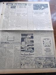 Vatan Gazetesi - 25 Kasım 1954 - Şiddet Ölümdür Yazan Ahmet Emin Yalman Köşe Yazısı - Demokrat Parti Grubuna Dünya İçin Bir Takrir Verildi -  Yazar Bedii Faik'in Avukatları Tevkife İtiraz Ettiler - Ali İhsan Göğüş 12 Ay Hapse Mahkum Oldu - Falih Rıfkı Atay Beraat Etti -  Akis Dergisi Mecmuası Yazı İşleri Müdürü Metin Toker'in İfadesi Alındı - Kütahya Şeker Fabrikası İşletmeye Açıldı - Eskişehir Kömürsüzlükten Sıkıntı Çekiyor - Toynbee'nin Tarih Felsefi Yazan Niyazi Berkes - Birleşik Amerika Komünist Çin'i Protesto Etti - Müslüman Kardeşler Reisi Mustafa Sbai Suriye'de Saraydan Kovuldu - Hilton Oteli Baharda İşletmeye Açılıyor - Kleopatra Yazan Emil Ludwig Yazı Dizisi - Atatürk'ün Doğduğu Eve Çamur Süren Eller - Kader Feneri Yazan Jean Martet Yazı Dizisi - Fenerbahçe Emniyeti 4 0 Mağlup Etti - Vörös Lobogo Bugün Galatasaray İle Oynuyor - Bu Haftaki Futbol  Maçları - Edison Ampul - Mayer Trençkot - Good Year Lastikleri - Upo Çamaşır Makinası - Kassbohrer Treylerleri