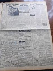 Vatan Gazetesi - 25 Kasım 1954 - Şiddet Ölümdür Yazan Ahmet Emin Yalman Köşe Yazısı - Demokrat Parti Grubuna Dünya İçin Bir Takrir Verildi -  Yazar Bedii Faik'in Avukatları Tevkife İtiraz Ettiler - Ali İhsan Göğüş 12 Ay Hapse Mahkum Oldu - Falih Rıfkı Atay Beraat Etti -  Akis Dergisi Mecmuası Yazı İşleri Müdürü Metin Toker'in İfadesi Alındı - Kütahya Şeker Fabrikası İşletmeye Açıldı - Eskişehir Kömürsüzlükten Sıkıntı Çekiyor - Toynbee'nin Tarih Felsefi Yazan Niyazi Berkes - Birleşik Amerika Komünist Çin'i Protesto Etti - Müslüman Kardeşler Reisi Mustafa Sbai Suriye'de Saraydan Kovuldu - Hilton Oteli Baharda İşletmeye Açılıyor - Kleopatra Yazan Emil Ludwig Yazı Dizisi - Atatürk'ün Doğduğu Eve Çamur Süren Eller - Kader Feneri Yazan Jean Martet Yazı Dizisi - Fenerbahçe Emniyeti 4 0 Mağlup Etti - Vörös Lobogo Bugün Galatasaray İle Oynuyor - Bu Haftaki Futbol  Maçları - Edison Ampul - Mayer Trençkot - Good Year Lastikleri - Upo Çamaşır Makinası - Kassbohrer Treylerleri