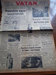 Vatan Gazetesi - 9 Haziran 1950 - İstikbal Karşısında Gençlik Yazan Ahmet Emin Yalman Köşe Yazısı - İşletmeler Bakanı Muhlis Ege'nin Beyanatı - Petrol Tesislerini Kimin Tarafından İşletileceği Malum Değil - Kırkpınar Güreşleri Bugün Başlıyor - Siyaset Ufkumuzun Yeni Simaları Yazan Sinan Korle Yazı Dizisi - Maarifin En Kıdemli Mensubu Bir Bakan Avni Başman - İstanbul Valisi Değiştiriliyor - Marshall Yardım Heyeti Türkiye Mümessili Russell Door Başbakan Adnan Menderes'le Görüştü - Dışişleri Bakanı Fuat Köprülü Dün Paris'ten Geldi - Maliye Bakanı Halil Ayan - Geçmişte Bugün Neron'un İntiharı Yazan Feridun Fazıl Tülbentçi Yazı Dizisi - İtham Eden Gözler Yazan Henry Bordeaux Yazı Dizisi - Fuad Arna Nuri Leflef'in Duruşması - Moskova'nın Emriyle Romanya'da Milli Liderler Arasında Geniş Temizlik - Tanınmış Arkeolog Thomas Whittemore Vefat Etti - Stalin Çin'de İmiş - Kanuni Sultan Süleyman Yazan Feridun Fazıl Tülbentçi Yazı Dizisi - Cemiyet Hayatı - Borsa - İstanbul Ankara Radyosu Programı