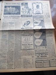 Vatan Gazetesi - 29 Aralık 1949 - Gerçek Ve Tatlı Bir Masal 2 Yazan Ahmet Emin Yalman Köşe Yazısı - Mecliste Çok Şiddetli Münakaşalardan Sonra Ek Bütçe Kabul Edildi - Mühim Bir Keşif Kanser Urlarında Mantar Şeklinde Parazitlerin Büyüdüğü Tesbit Edildi - Veremin Türkiye'deki Tahribatı Binde İki Yüz - Abdülfeyyaz Tevfik'in Ölüm Yıldönümü - Rita Hayworth Bir Kız Doğdu - Nihat Erim İngiliz Devlet Adamları Kadar Partici Değiliz Dedi - Endonezya Devletini Biz De Tanıdık - Ulus'taki Neşriyata Refik Koraltan'ın Cevabı - Esrarlı Kadın Yazan Alfred Machard Yazı Dizisi - Geçmişte Bugün Yazan Feridun Fazıl Tülbentçi Yazı Dizisi - Yeşil Denize Kuş Bakışı Yazan Behçet Kemal Çağlar - Casuslar Ankara'da Yazan L.C. Mayzisch Yazı Dizisi -  Dünya Birliği Kurulmalıdır - Mekteplerde Yılbaşı Tatili - Moskova'dan Geliyorum Yazan Memduh Tezel - Yeni Çıkan Yılbaşı Plakları Perihan Altındağ Sözeri - Bulmaca - Philips Radyo - Radyolin Diş Macunu - Tablet ve Şurup Reosil Öksürük Bronşiti Keser - Vakko