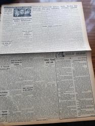 Vatan Gazetesi - 28 Aralık 1949 - Karşımıza Çıkan Hızırlar ve Devler Yazan Ahmet Emin Yalman Köşe Yazısı - İçişleri Bakanlığında Değişmeyen Zihniyet - İktidarın Demokrat Parti'ye Karşı Karşı Hücumları Artıyor - Suriye'de Buhran Dün Gece Halledildi - Haşim Attaşi  İstifasını Geri Aldı - Einstein'in Yeni Bir Teorisi - Mehmet Akif Ersoy Dün Anıldı - Türkiye İle Amerikan Kültür Anlaşması Dün İmzalandı - İngiltere Ve Kanada Endonezya'yı Tanıdı - Piyasada Buhran İki Büyük Firma Daha İflas Halinde - Memleket Ölçüsünde Yeni Seyrüsefer Nizamı - Esrarlı Kadın Yazan Alfred Machard Yazı Dizisi - Geçmişte Bugün Yazan Feridun Fazıl Tülbentçi Yazı Dizisi - Avrupa Birliğinde İngiltere Ve Fransa'nın Rolleri Yazan Anthony Eden - Stalin İdareyi Üç Kişiye Bırakacak Molotov Bulganin Ve Malenkov - Casuslar Ankara'da Yazan L.C. Mayzisch Yazı Dizisi - Dünyanın En Modern Tankeri Sovac Astral Bugün Geliyor - Lale Sineması - Melek Sineması - Moskova'dan Geliyorum Yazan Memduh Tezel Yazı Dizisi - Paris'te Tiyatro