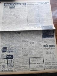 Vatan Gazetesi - 14 Kasım 1954 - Yılda Bir Lira Maaşlılar Yazan Ahmet Emin Yalman Köşe Yazısı - Ticari Krediler Suiistimalini Önleyici Tedbirler Alındı -  Başvekil Adnan Menderes Dün Hint Heyeti İle Görüştü - Yunanistan Çok Mühim Bir Siyasi Buhran Arifesinde - Vali Armenia Kim Adlı Yurttaşların Polislerin Dayak Attığını Teyit Etti - Mükerrem Sarol'un Evi Satılabilir Mi Satılamaz Mı - Fransız Moda Kralı Jacques Fath Öldü - Beşiktaş Beykoz'u 4 3 Yendi - Galatasaray İstanbulspor'u 4 1 Yendi - Fransız Boksörü Charles Humez Orta Siklet Avrupa Boks Şampiyonu Oldu - Hüseyin Fatimi Niçin İdam Edilmiş - Arnold Toynbee'nin Tarih Felsefi Yazan Niyazi Berkes Yazı Dizisi - Geçmişte Bugün Fulton Ve İlk Buharlı Gemi Yazan Feridun Fazıl Tülbentçi - Rusya 23 Devlete Nota Verdi - Osmanlı Tarihinden Sayfalar Napolyon Bonapart Bir Osmanlı Paşası Olabilirdi Yazan Feridun Fazıl Tülbentçi -  Uçan Dairelere Karşı Yeni Bir Nazariye Ortaya Atıldı - Sinema Tenkidleri Yazan Oktay Akbal - Gripin - Cemiyet Hayatı
