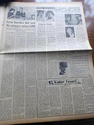 Vatan Gazetesi - 14 Kasım 1954 - Yılda Bir Lira Maaşlılar Yazan Ahmet Emin Yalman Köşe Yazısı - Ticari Krediler Suiistimalini Önleyici Tedbirler Alındı -  Başvekil Adnan Menderes Dün Hint Heyeti İle Görüştü - Yunanistan Çok Mühim Bir Siyasi Buhran Arifesinde - Vali Armenia Kim Adlı Yurttaşların Polislerin Dayak Attığını Teyit Etti - Mükerrem Sarol'un Evi Satılabilir Mi Satılamaz Mı - Fransız Moda Kralı Jacques Fath Öldü - Beşiktaş Beykoz'u 4 3 Yendi - Galatasaray İstanbulspor'u 4 1 Yendi - Fransız Boksörü Charles Humez Orta Siklet Avrupa Boks Şampiyonu Oldu - Hüseyin Fatimi Niçin İdam Edilmiş - Arnold Toynbee'nin Tarih Felsefi Yazan Niyazi Berkes Yazı Dizisi - Geçmişte Bugün Fulton Ve İlk Buharlı Gemi Yazan Feridun Fazıl Tülbentçi - Rusya 23 Devlete Nota Verdi - Osmanlı Tarihinden Sayfalar Napolyon Bonapart Bir Osmanlı Paşası Olabilirdi Yazan Feridun Fazıl Tülbentçi -  Uçan Dairelere Karşı Yeni Bir Nazariye Ortaya Atıldı - Sinema Tenkidleri Yazan Oktay Akbal - Gripin - Cemiyet Hayatı