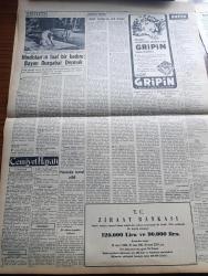 Vatan Gazetesi - 14 Kasım 1954 - Yılda Bir Lira Maaşlılar Yazan Ahmet Emin Yalman Köşe Yazısı - Ticari Krediler Suiistimalini Önleyici Tedbirler Alındı -  Başvekil Adnan Menderes Dün Hint Heyeti İle Görüştü - Yunanistan Çok Mühim Bir Siyasi Buhran Arifesinde - Vali Armenia Kim Adlı Yurttaşların Polislerin Dayak Attığını Teyit Etti - Mükerrem Sarol'un Evi Satılabilir Mi Satılamaz Mı - Fransız Moda Kralı Jacques Fath Öldü - Beşiktaş Beykoz'u 4 3 Yendi - Galatasaray İstanbulspor'u 4 1 Yendi - Fransız Boksörü Charles Humez Orta Siklet Avrupa Boks Şampiyonu Oldu - Hüseyin Fatimi Niçin İdam Edilmiş - Arnold Toynbee'nin Tarih Felsefi Yazan Niyazi Berkes Yazı Dizisi - Geçmişte Bugün Fulton Ve İlk Buharlı Gemi Yazan Feridun Fazıl Tülbentçi - Rusya 23 Devlete Nota Verdi - Osmanlı Tarihinden Sayfalar Napolyon Bonapart Bir Osmanlı Paşası Olabilirdi Yazan Feridun Fazıl Tülbentçi -  Uçan Dairelere Karşı Yeni Bir Nazariye Ortaya Atıldı - Sinema Tenkidleri Yazan Oktay Akbal - Gripin - Cemiyet Hayatı