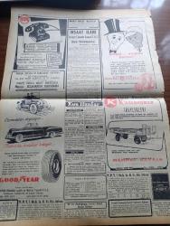 Vatan Gazetesi - 14 Kasım 1954 - Yılda Bir Lira Maaşlılar Yazan Ahmet Emin Yalman Köşe Yazısı - Ticari Krediler Suiistimalini Önleyici Tedbirler Alındı -  Başvekil Adnan Menderes Dün Hint Heyeti İle Görüştü - Yunanistan Çok Mühim Bir Siyasi Buhran Arifesinde - Vali Armenia Kim Adlı Yurttaşların Polislerin Dayak Attığını Teyit Etti - Mükerrem Sarol'un Evi Satılabilir Mi Satılamaz Mı - Fransız Moda Kralı Jacques Fath Öldü - Beşiktaş Beykoz'u 4 3 Yendi - Galatasaray İstanbulspor'u 4 1 Yendi - Fransız Boksörü Charles Humez Orta Siklet Avrupa Boks Şampiyonu Oldu - Hüseyin Fatimi Niçin İdam Edilmiş - Arnold Toynbee'nin Tarih Felsefi Yazan Niyazi Berkes Yazı Dizisi - Geçmişte Bugün Fulton Ve İlk Buharlı Gemi Yazan Feridun Fazıl Tülbentçi - Rusya 23 Devlete Nota Verdi - Osmanlı Tarihinden Sayfalar Napolyon Bonapart Bir Osmanlı Paşası Olabilirdi Yazan Feridun Fazıl Tülbentçi -  Uçan Dairelere Karşı Yeni Bir Nazariye Ortaya Atıldı - Sinema Tenkidleri Yazan Oktay Akbal - Gripin - Cemiyet Hayatı