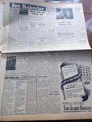 Vatan Gazetesi - 7  Kasım 1954 - Türkiye'de Hürriyet Yazan Ahmet Emin Yalman Köşe Yazısı - Cezayir'de Milliyetçi Bir Parti Kapatıldı - Ahmet Emin Yalman'ın Times De Çıkan Bir Mektubu -  Celal Bayar Ve Adnan Menderes'in Seyahati - Muhtar Seçimi Bugün Yapılıyor - İstanbul'da 265 Köy Ve 287 Mahallenin Muhtarlarıyla İhtiyar Heyetleri Seçilecek - Üç Suni Kereste Fabrikası Kurulacak - 2,5 Milyonluk Bir Vergi Kaçakçılığı Tesbit Edildi - Otomobil Sevdası Yazan İsmail Ateş Yazı Dizisi - Antalya'da Sinema İçinde Salavat - Makarios'a Göre Kıbrıs'ta Ancak 200 Komünist Varmış - Meksika Hava Alanında Öpüşenler İçin Oda Ayrıldı - İsrail'den Türkiye'ye Satılan Çatal Ve Kaşık - Osmanlı Tarihinden Sayfalar Arkadaşlarıyla Beraber Patrona Halil'in İdamı Yazan Feridun Fazıl Tülbentçi Yazı Dizisi - Kleopatra Yazan Emil Ludwig Yazı Dizisi - Eli Yüzü Düzgün Bir Film Tehlikeye Doğru - Kader Feneri Yazan Jean Martet Yazı Dizisi - Shell - Pan American - Film Yıldızı Neriman Köksal Fotoğraf