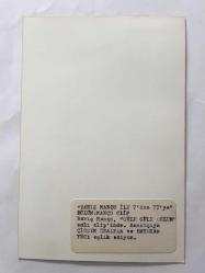 BARIŞ MANÇO'NUN ORİJİNAL FOTOĞRAFI - 17,5 x 12 cm EBADINDA - BARIŞ MANÇO, 7'DEN 77'YE PROGRAMINDA, MANÇO KLİP BÖLÜMÜNDE ''GÜLE GÜLE OĞLUM'' ADLI KLİP ÇEKİMLERİNDE ÇİĞDEM ÖZALPAN ve BATUHAN YÜCE İLE AYNI KAREDE, 1980'LER