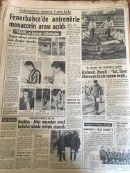 HÜRRİYET GAZETESİ  25 ŞUBAT 1966 YIL :18 SAYI :6403---Servet transferi yıldırım  hızıyla yürürlükten kaldırılıyor ---Gana da ihtilal --Suriye de 2 binbaşı duruma hakim oldu ---İstanbul Emniyet Müdürü Değişiyor ---Mezar başında  okuyup üfleyip  Toto dolduruyor --Çanakkale  kahramanı  Nusret  mayın gemisi şilep  haline getirildi --Topaloğlu :Ordu Rumların anlaşma dışı  hareketlerini  önlemeğe  hazır --Willie yüzüğü takıp hürriyetine  kavuştu ---Zoraki gelin ,48  lik damadı zifaf  gecesi  öldüresiye dövdü --Doğacak çocuğun cinsiyeti tam olarak  tespit ediliyor ---Galatasaray uğruna arabadan da  oldu ---Eh şimdi şöhretin kapasını açtın  hayırlı ,uğurlu  olsun dediler ---Tanınmış iş adamı  depo ettiği iki kilo esrarla ele geçirildi ---10 metresi olan çapkın hırsız  yakayı  ele verdi ---Fenerbahçe de antrenörle menajerin arası açıldı --Aydemir Nemli :İst.Spor düşmeye layık takım değil--Anderlecht :1 Real Madrid :0---Dünyanın en büyük sahtekarı ---
