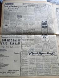 Vatan Gazetesi - 18 Eylül 1954 - İmtihan Kurbanları Yazan Ahmet Emin Yalman Köşe Yazısı - Tunçbilek Santralının Temeli Dün Atıldı -  Adnan Menderes Afyon Çimento Fabrikası Temeline Harç Koyarken Fotoğraf - John Foster Dulles Adenauer Ve Anthony Eden Anlaştılar - Kıbrıs Heyeti Londra'da Temaslara Başladı - Amerika İle Güney Kore Münasebetleri Gergin - Kızılay İstanbul Temsilcisi Dr. Faruk Sangut - Hindistan'da Yeni İnkılap Hamleleri - Soğuk Harbin İlk Mağlubu Fransa Mı Yazan Orhan Arıman - Bu Toprak Uyanacaktır Yazan Muzaffer Buyrukçu Yazı Dizisi - Komünist Çin Formoza İçin Hazırlanıyormuş - Fotoğraflarla Haberler - Celal Bayar'la Yugoslavya'da Yazan Tunç Yalman Yazı Dizisi - Kleopatra Yazan Emil Ludwig Yazı Dizisi - Lizbon'da 15.000 Kişinin Seyrettiği Bir Boğa Güreşi - Kıbrıs'ın Fethi Yazan Feridun Fazıl Tülbentçi Yazı Dizisi - Kader Feneri Yazan Jean Martet Yazı Dizisi - Boğaziçi'nin İffetini Korumuş Tek Köşesi Vaniköy - Yahudi Aleyhtarı Dernekçiler - 1956 Melbourne Olimpiyatları