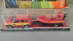 TESCO - REALTOY PORSCHE İTFAİYE + ARAÇ TRAİLER + ŞİŞME BOT SIFIR  HİÇ KULLANILMAMIŞ ORJİNAL KUTUSUNDA 1/64 ÖLÇEK  KOLEKSİYON ÜRÜNÜ