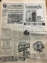 HÜRRİYET GAZETESİ 3 EKİM 1968 YIL :21 SAYI :7341--Hamido AP den ihraç edilecek --Boykot yapan öğrencilerin bursu kesildi --Otomobille  çarpışan motosiklette ki güzel hostes öldü ,arkadaşı komada --Kamyon -kamyonet çarpıştı :5 ölü --Karısını ve çocuğunu öldüren genci kayınpederi kurşunladı ---Aşka gelen sarhoş misafirini  öldürdü --İbrahim Ural Ankara Emniyet Müdürü Oldu ---Küçük sandalla  Rodos tan Midilli ye  kaçan Yunanlı genç ,aşk  uğruna Müslüman oluyor ---İsveç hastanelerinde  aşk odaları kurulacak ---17 Yaşında bir kız kendisini  kaçırmak isteyeni öldürdü --Göztepe ve Fenerbahçe tur atladı --Beşiktaşlılar  İstanbul seyircisini birleşmeye davet etti --Adana lig  takımları zor durumda  kaldı --18 Yaşındaki kız  bir genci öldürdü --Sakat  işçi kendine göre bir oto kantar yapmış--Efes otelinde kaybolan  yüzük  polise iş çıkardı --Yalınayak soygun yapan iki kişi gece yakalandı ---Bir ticarethanenin  kasası parçalandı ---Avans Kanunu Tasarısı Yarın Görüşülecek ---
