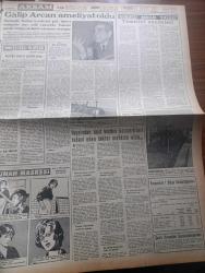 Akşam Gazetesi - 6 Kasım 1960 - New York Times Cemal Gürsel'i Övdü - Radyo İçin Şahitler Adnan Menderes'i İtham Etti - Demokrat Partiyi En Şiddetle Peyami Safa Tenkid Etmiş - Örtülü Ödenek Davasında Dün de Para Alanlar Dinlendi - Özdemir Evliyazade - Neslihan Kısakürek - Adnan Menderes Şahitlerin İthamına Karşı Kendini Savunmaya Çalışıyor Fotoğraf - Kurucu Meclis Tasarısı Milli Birlik Komitesi'ne Verildi - Yassıada'dan Notlar Peyami Safa Ve 25 Bin Lira Yazan Esin Talu- Müşerref Hekimoğlu Köşe Yazısı - Ateşli Kız Gina Yazan George Albert Gley Yazı Dizisi - Hülagünün Gözdesi Çizen Suat Yalaz - Galip Arcan Ameliyat Oldu - Günah Maskesi Resimleyen Remzi - Yükselen Zenci Caz Üstadı Arvell Show - Bize Barbaroslu Derler Yazan Çizen Ratip Tahir Burak -  Yaralı Gönül Çizgi Roman - PTT Maçında Sakatlanan Turgay Şeren Tedavi Oldu - Real Madrid 5 Barselona 3