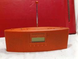 ADDEX TURUNCU RENK FM Lİ DİJİTAL SAATLİ ÇALIŞAN RADYO