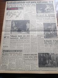 Akşam Gazetesi - 6 Ekim 1960 - Cemal Gürsel Kuran Ve Ezan Türkçe Olmalıdır Dedi - Üniversite Olayları İle İlgili Dört Kişi Tevkif Edildi - İstanbul'un 37. Kurtuluş Yılı Bugün Kutlanıyor - Karacaören Köyünde Kadınlar Çarşafı Attılar - Kızkulesi Kahramanı Çizen Suat Yalaz - Ahtapotlar Grubu Yazan Müşerref Hekimoğlu Köşe Yazısı - Doktor Adnan Zentürk Sağlık Bakanlığı Müfettişi Oldu - Nümayiş Yapan Gençlere Vurmak İçin Tahta Coplar Hazırlamışlar - Damdaki 2. Oyun Kral Lear - Günahım Seni Sevmek Aşk Ve His Romanı Resimleyen Remzi - Geyşa'nın Hatıra Defteri Yazan Kimiko Omura Yazı Dizisi - Bize Barbaroslu Derler Yazan Çizen Ratip Tahir Burak - Kont Senlibenli Karikatür - Nazlı İle Hamza Karikatür - Yaralı Gönül Çizgi Roman - Vadiler Hakimi Çizgi Roman - Fenerbahçe Galatasaray Ezeli Mücadelede Eşit Para Eşit Sonuç 0 0 - Yelkende Hamle İçin Şura Toplantısı Bekleniyor - Avrupa Gazetelerine Göre Beşiktaş Çok Geç Kalmış - Tenis Federasyonuna Vedat Abut Geldi - At Yarışları Tahminleri - Karakucak