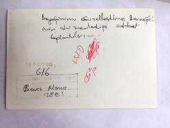 BARIŞ MANÇO'NUN ORİJİNAL FOTOĞRAFI - 17,5 x 12 cm EBADINDA - SİYAH & BEYAZ - BARIŞ MANÇO BEYOĞLU'NU GÜZELLEŞTİRME DERNEĞİNİN DÜZENLEDİĞİ SOHBETTE DERNEK ÜYESİ KADINLARLA BİRLİKTEYKEN ÇEKİLMİŞ BİR FOTOĞRAF, 1990'LAR